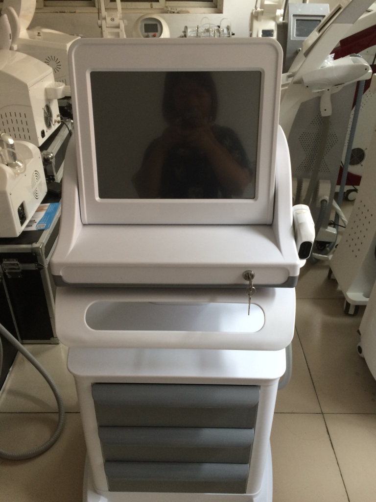 De vrouwelijke Machine van de Hoge Intensiteits Geconcentreerde Ultrasone klank Geen Onderbrekingschirurgie